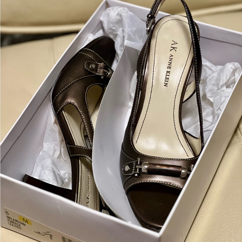Anne Klein Malandonm Leather Classic Slingback Heels